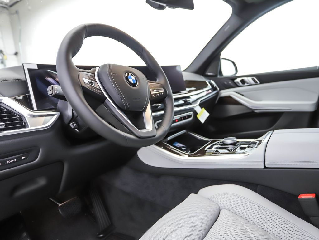 Thumbnail: 2026 BMW X5 - 10