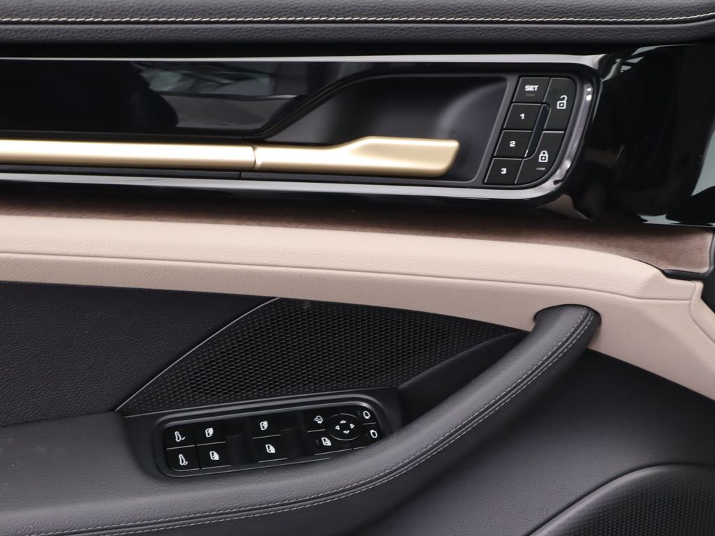 Thumbnail: 2025 Porsche Panamera - 26