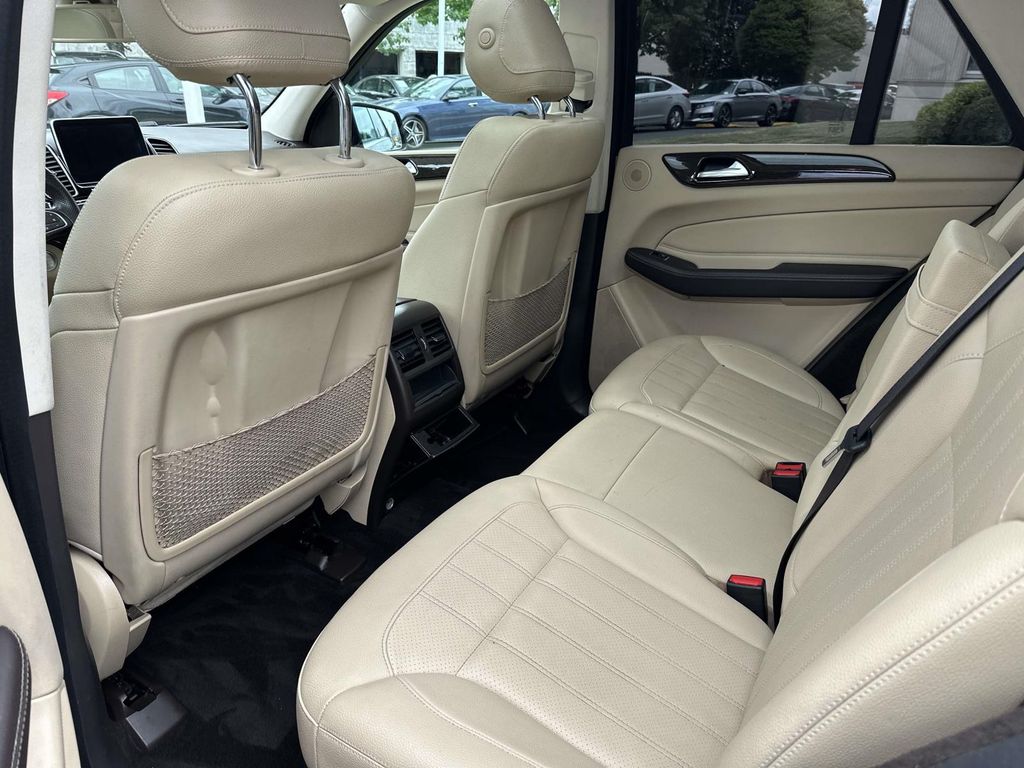 Thumbnail: 2016 Mercedes-Benz GLE - 30