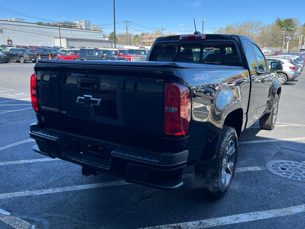 View vehicle photo 7