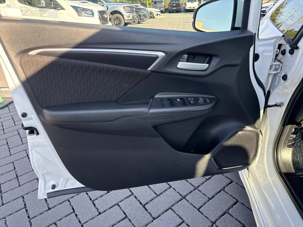 Used 2018  Honda Sport image 16