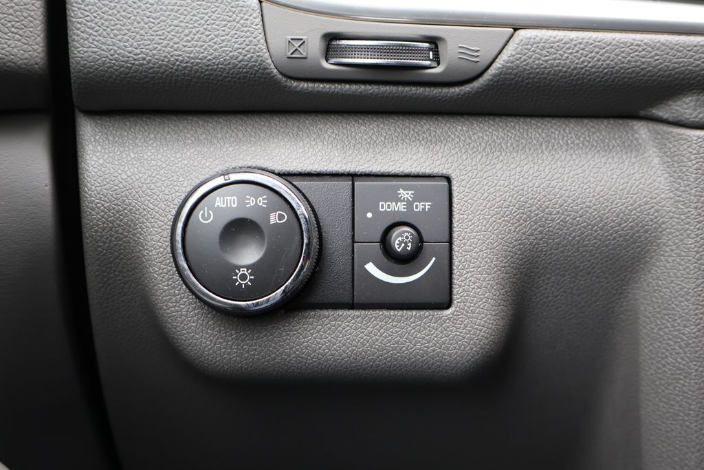 2013 Chevrolet Traverse LS 29