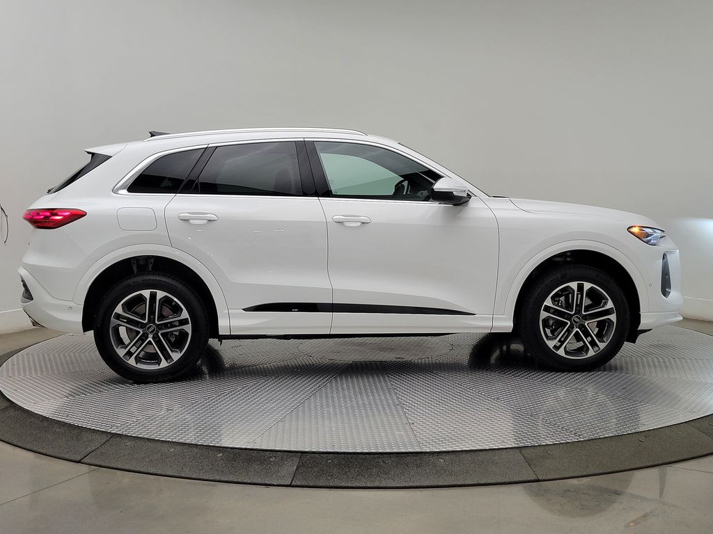 Thumbnail: 2025 Audi Q5 - 6