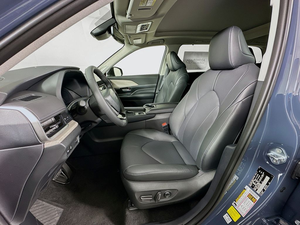 2025 Toyota Grand Highlander Limited 15