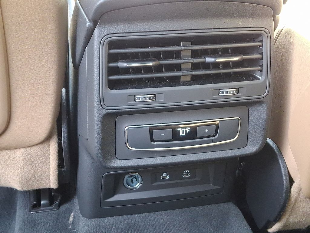 Thumbnail: 2025 Audi Q7 - 11