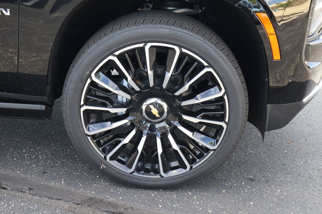2025 Chevrolet Suburban High Country 5