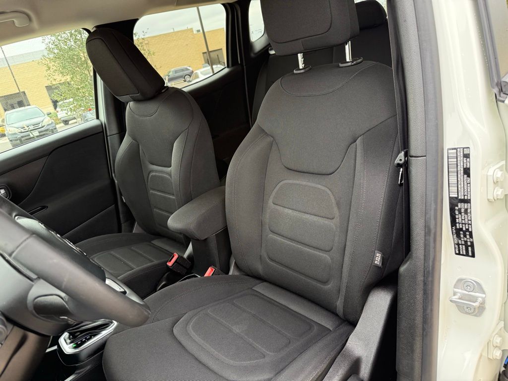 Thumbnail: 2019 Jeep Renegade - 13