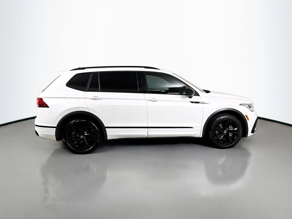 Thumbnail: 2023 Volkswagen Tiguan - 4