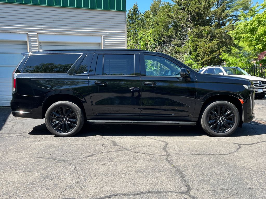 2022 Cadillac Escalade ESV Sport 2