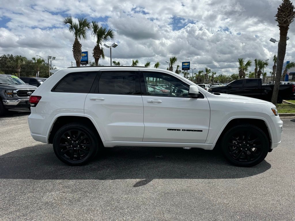 2020 Jeep Grand Cherokee Altitude 9