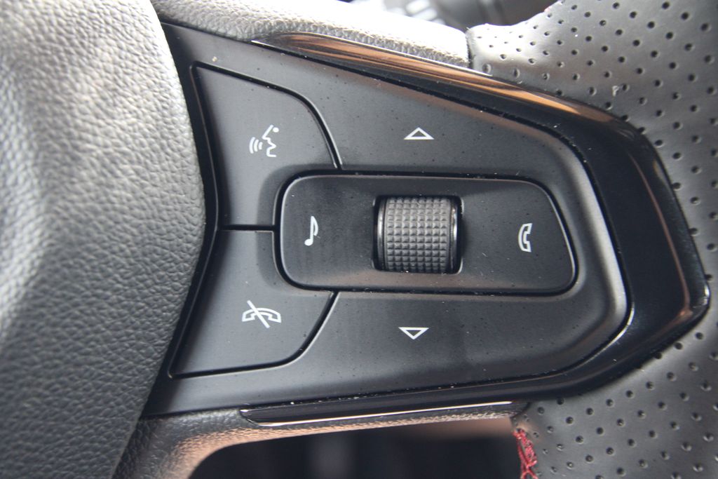 Used 2025 Chevrolet Trax SUV