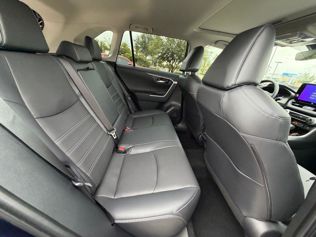 Thumbnail: 2025 Toyota RAV4 - 21