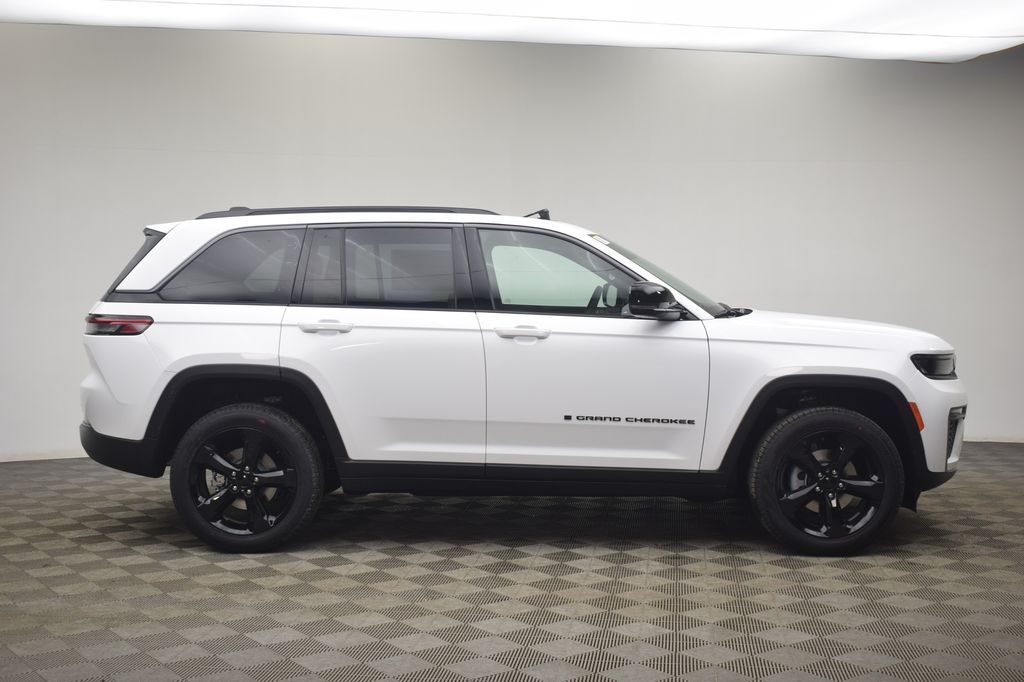 new 2026 Jeep Grand Cherokee car, priced at $48,485