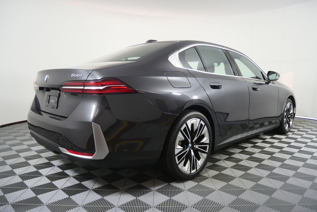 Thumbnail: 2025 BMW 5 Series - 3