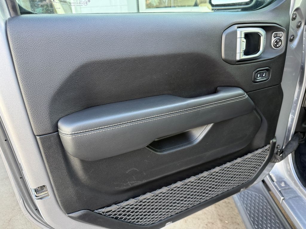 Certified Used 2020 Silver Jeep Overland image 36