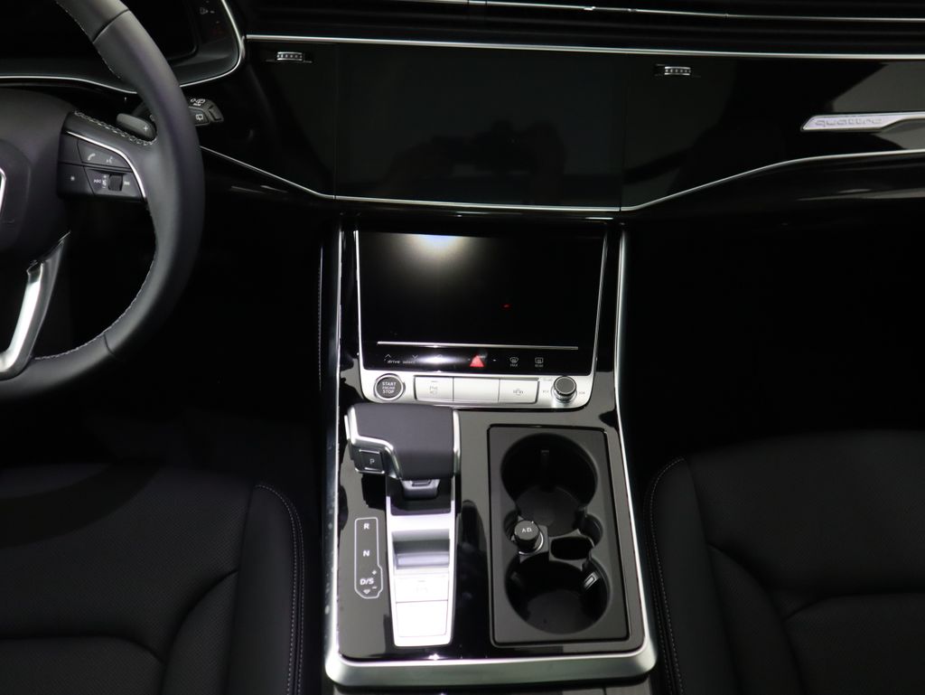 Thumbnail: 2026 Audi Q7 - 16