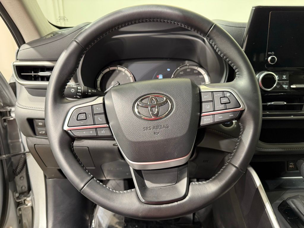 Thumbnail: 2025 Toyota Highlander - 23