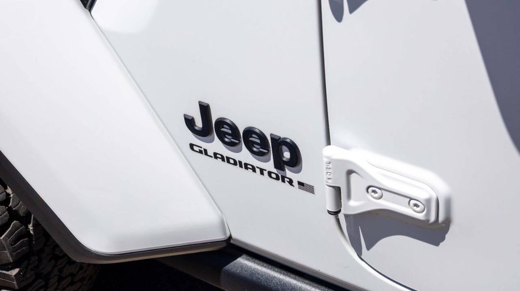 Used 2023 Jeep Gladiator Willys 4D Crew Cab