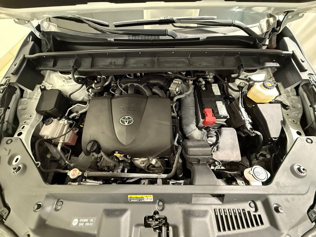 Thumbnail: 2022 Toyota Highlander - 10