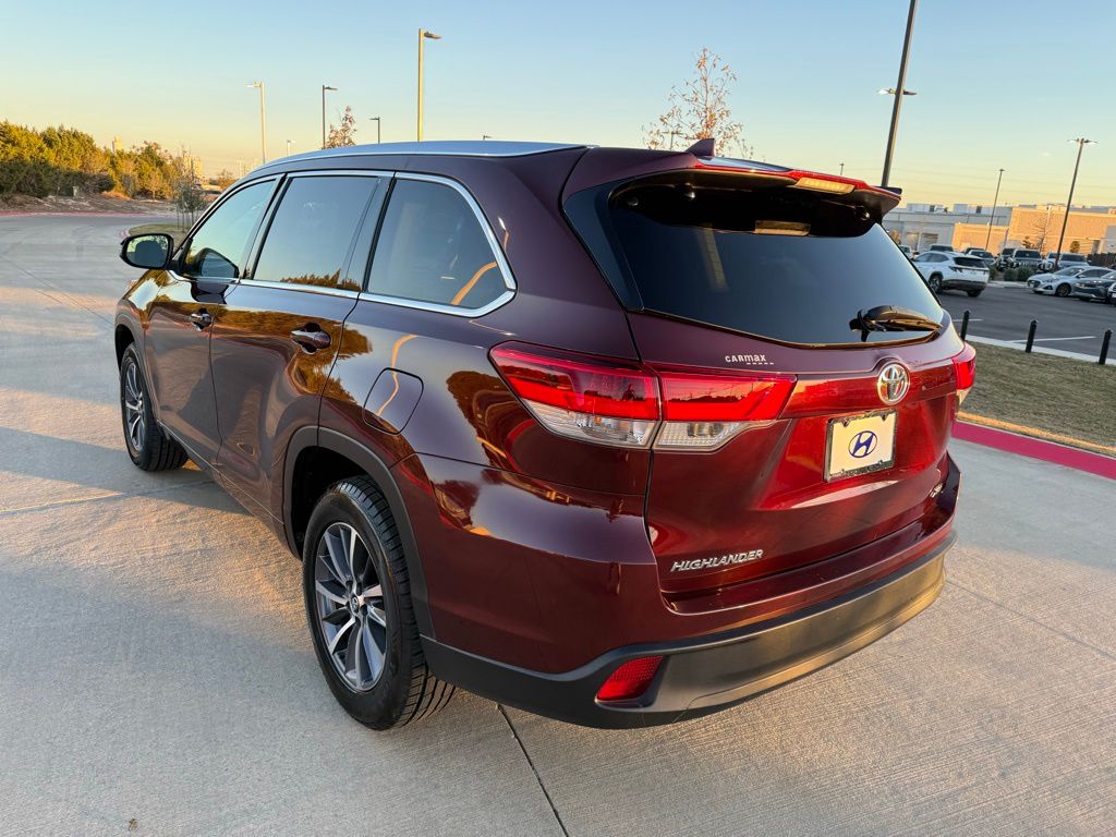 Thumbnail: 2017 Toyota Highlander - 7