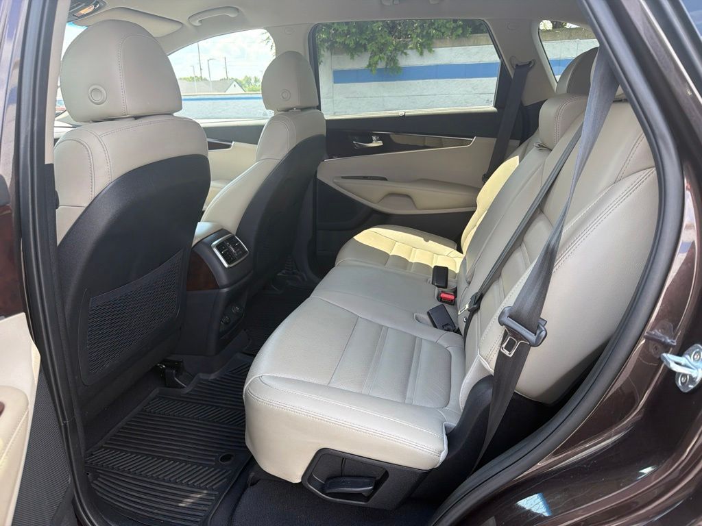 Thumbnail: 2018 Kia Sorento - 18
