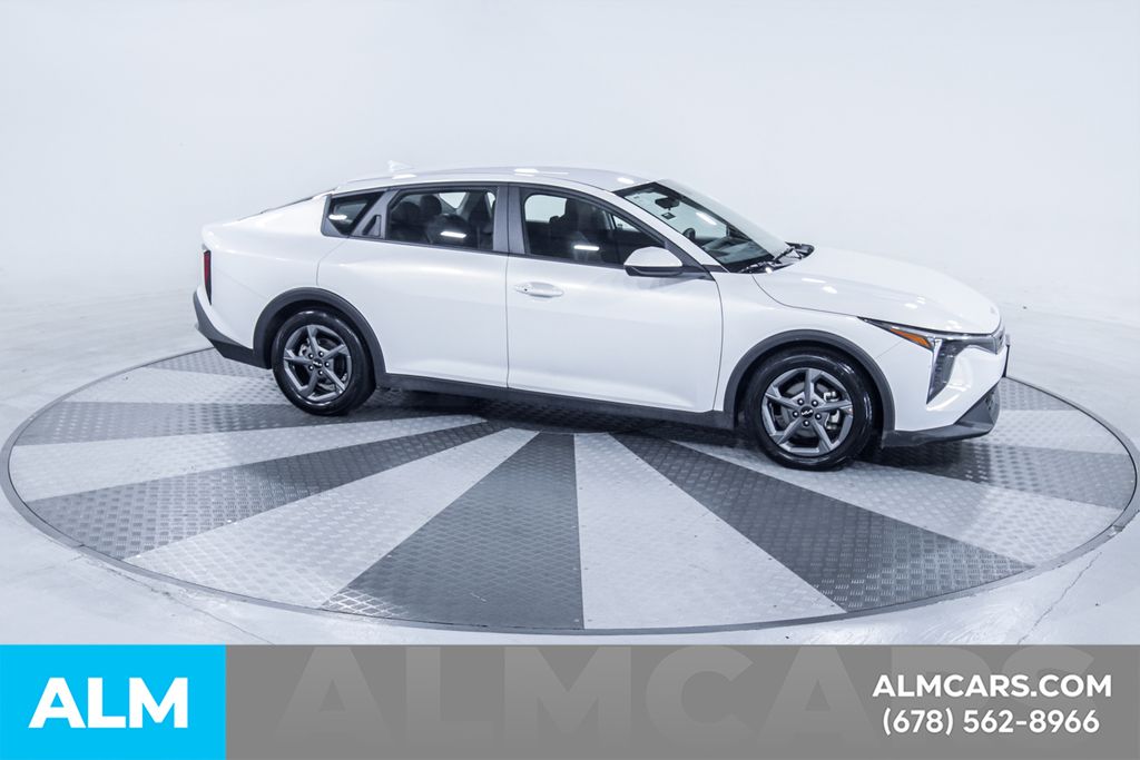 Used 2025 White Kia LXS image 13