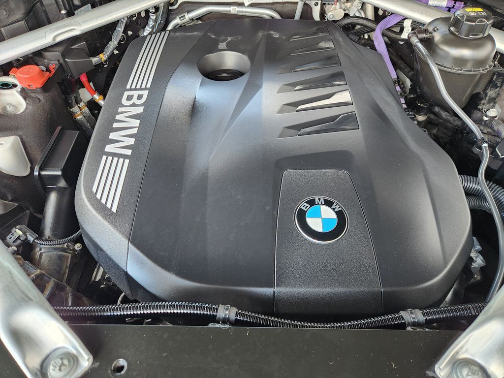 2023 BMW X7 xDrive40i White at Gullo Toyota