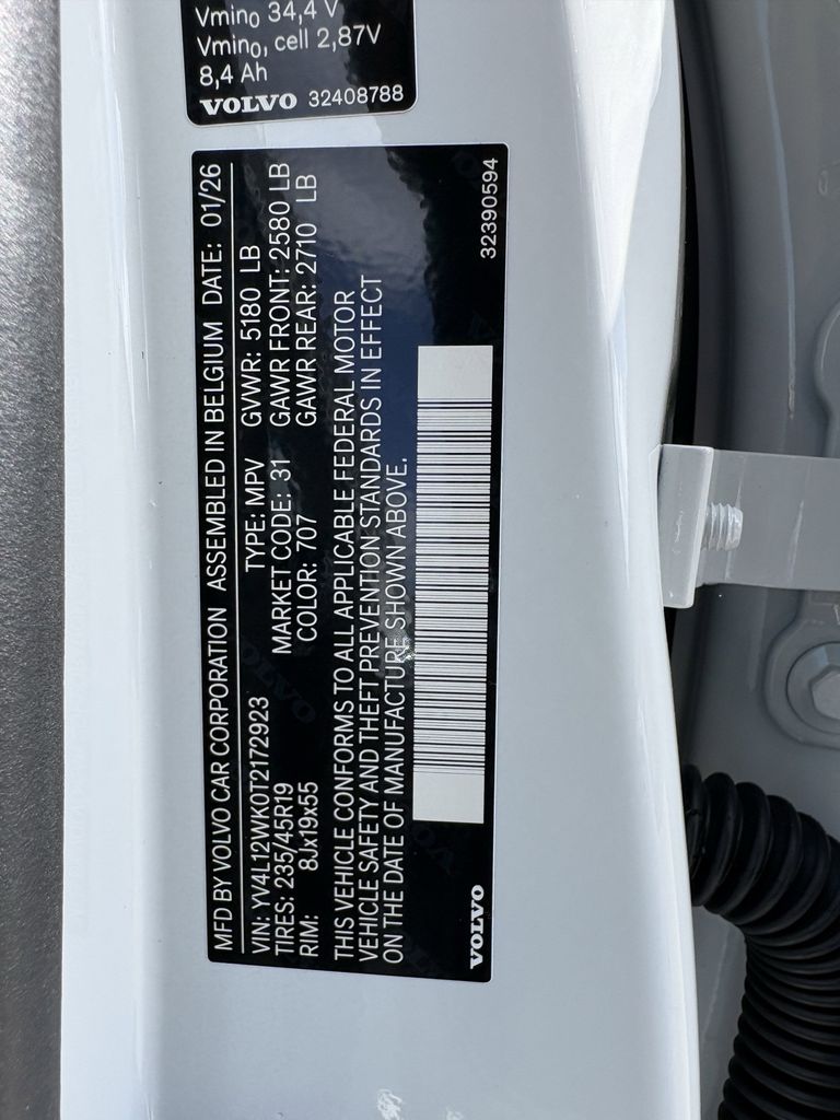 New 2026 Crystal White Volvo B5 Plus image 31