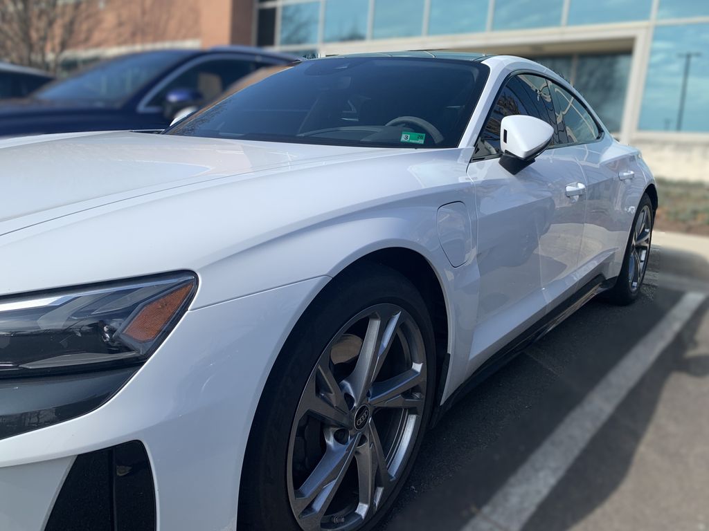 Thumbnail: 2022 Audi e-tron GT - 4