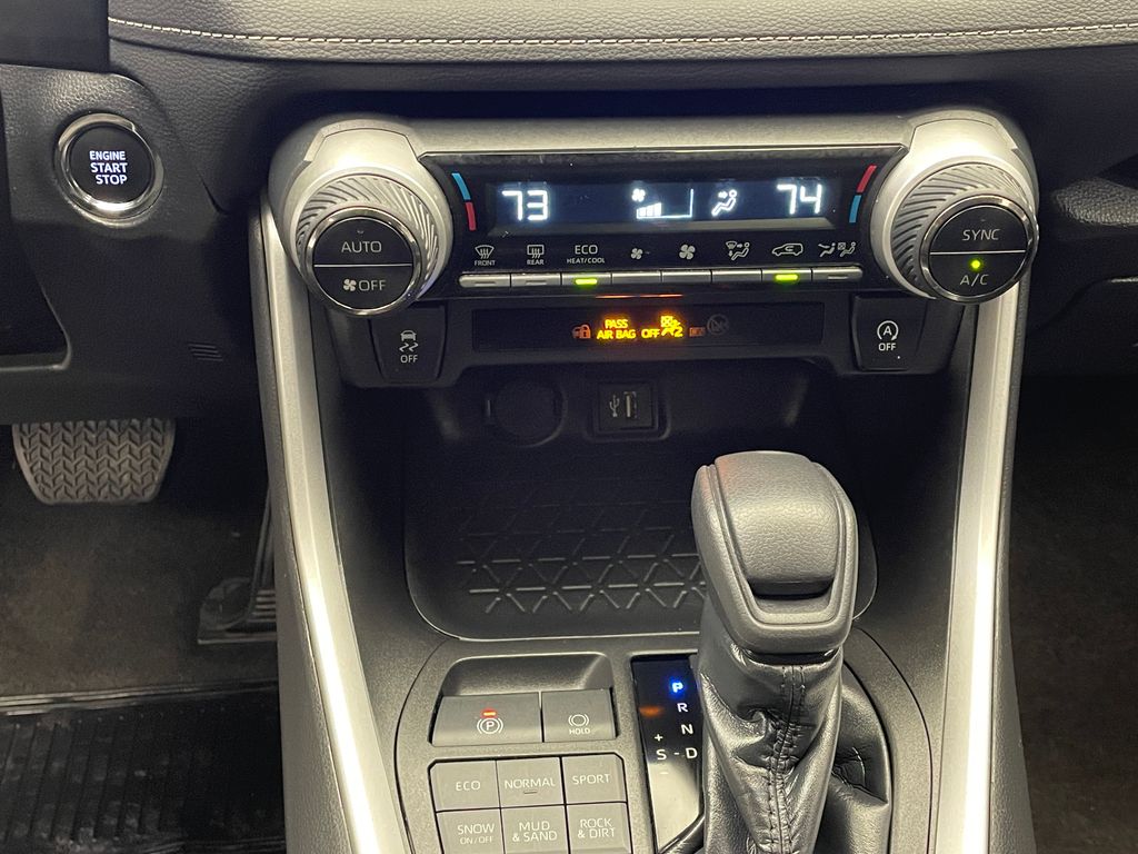 2023 Toyota RAV4 XLE 27