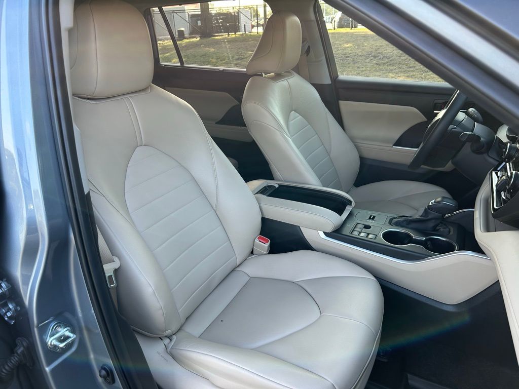 2024 Toyota Highlander XLE 15