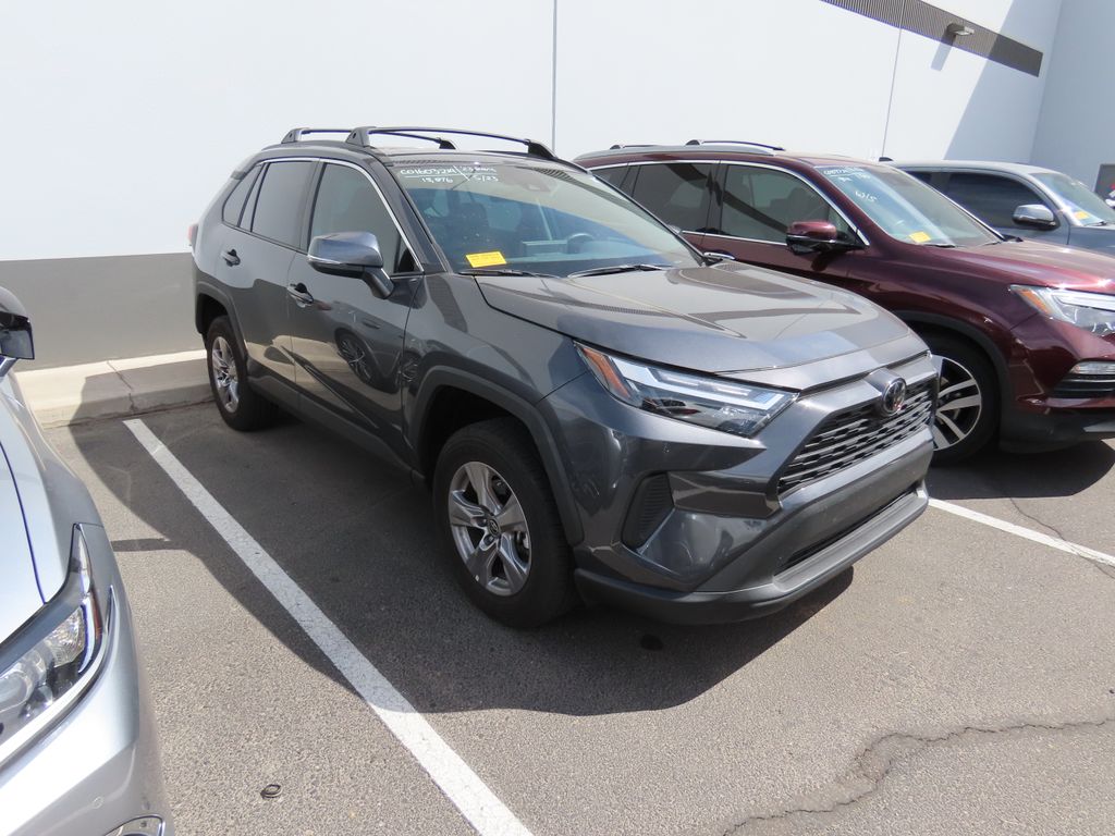 2023 Toyota RAV4 XLE 3