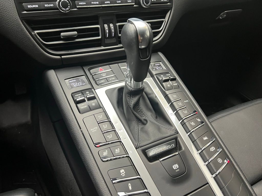 Thumbnail: 2021 Porsche Macan - 11