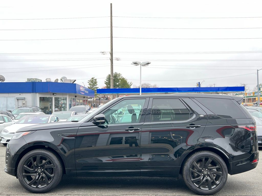 2023 Land Rover Discovery S R-Dynamic photo