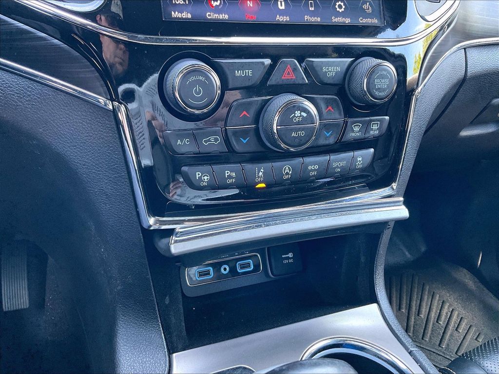 2021 Jeep Grand Cherokee — photo 25