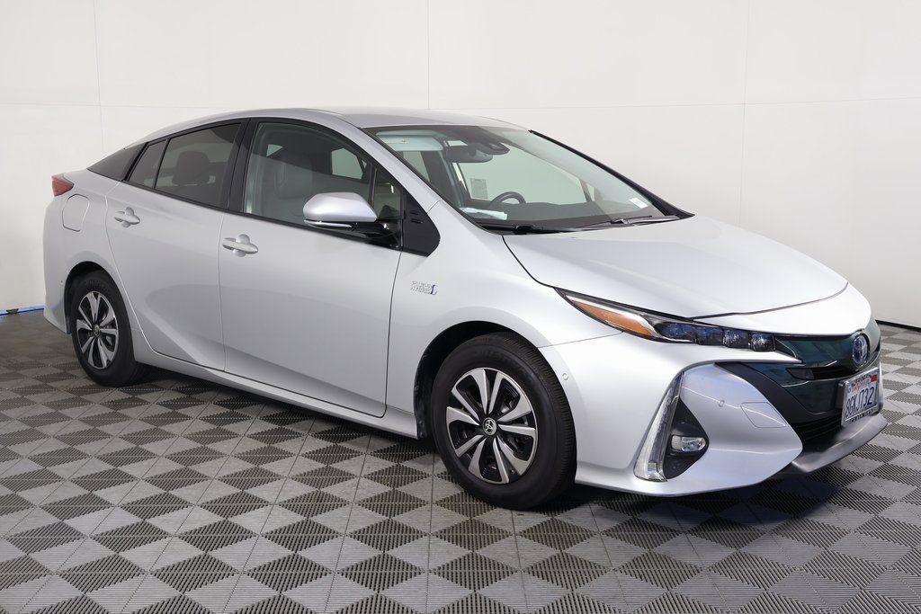 Thumbnail: 2018 Toyota Prius Prime - 2