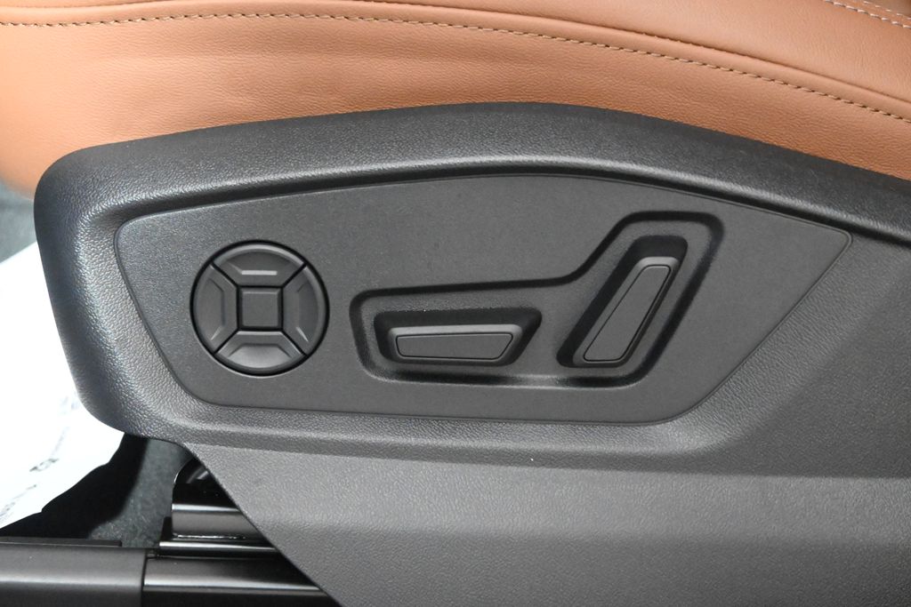 Thumbnail: 2026 Audi Q8 - 26