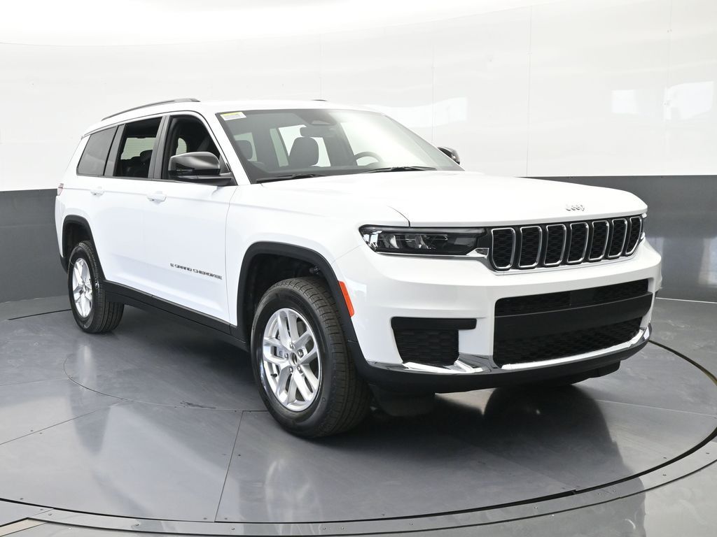 New 2026 Bright White Clearcoat Jeep Laredo image 9