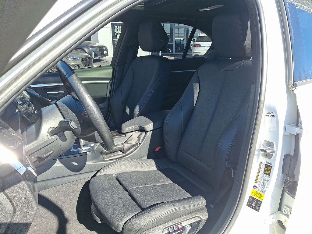 Thumbnail: 2018 BMW 3 Series - 13