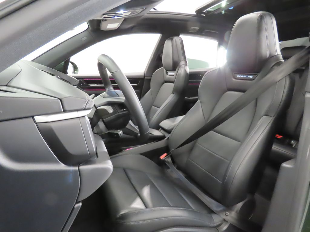 Thumbnail: 2025 Porsche Macan - 5