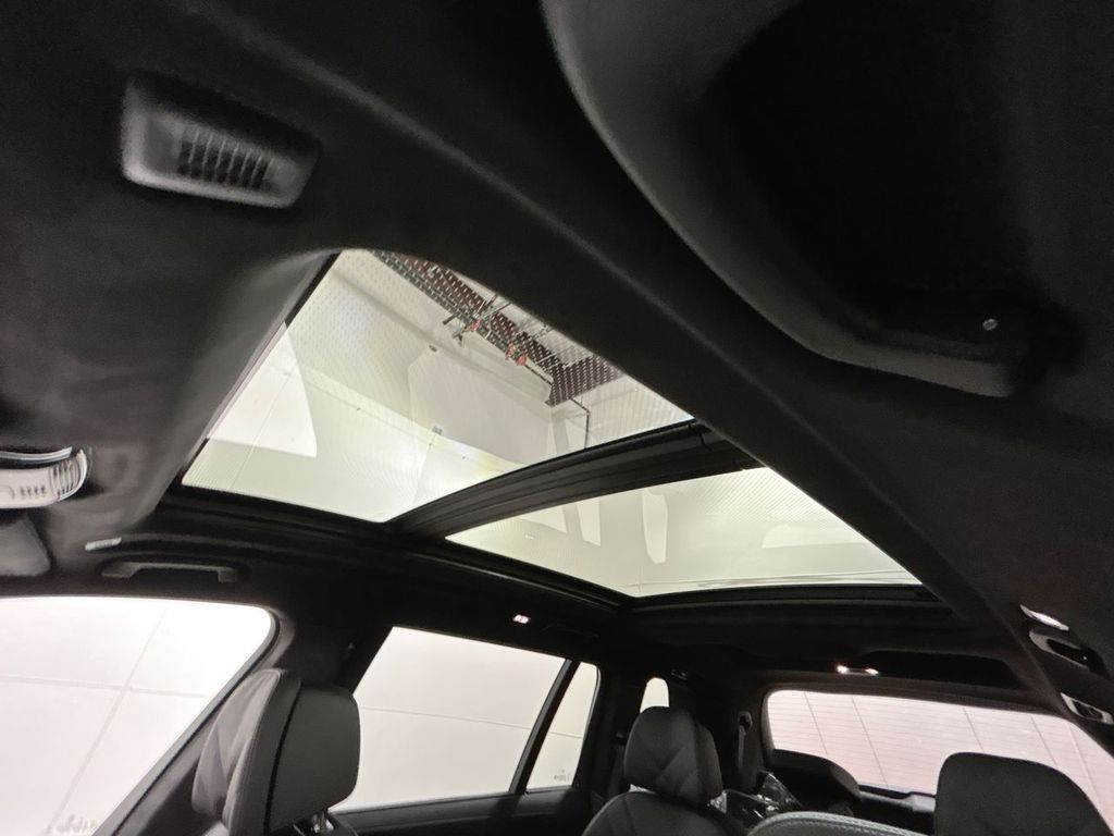 Thumbnail: 2026 BMW X7 - 20