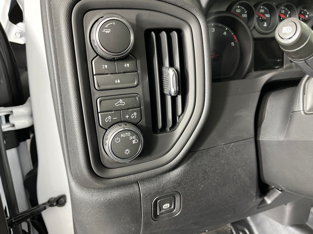 Thumbnail: 2026 Chevrolet Silverado 2500 - 31