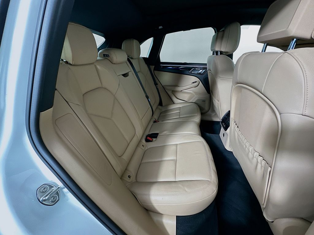 Thumbnail: 2020 Porsche Macan - 28