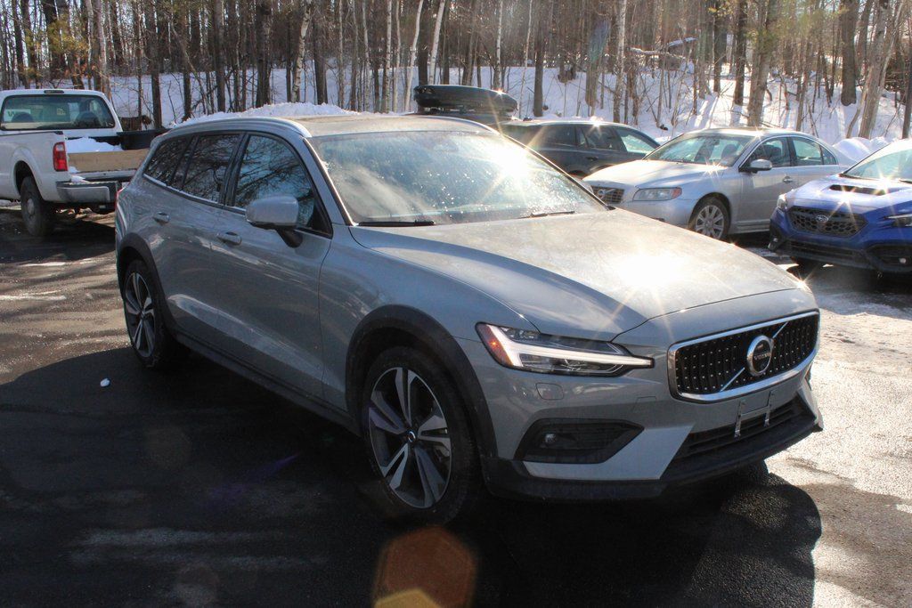 2025 Volvo V60 Cross Country B5 Plus AWD