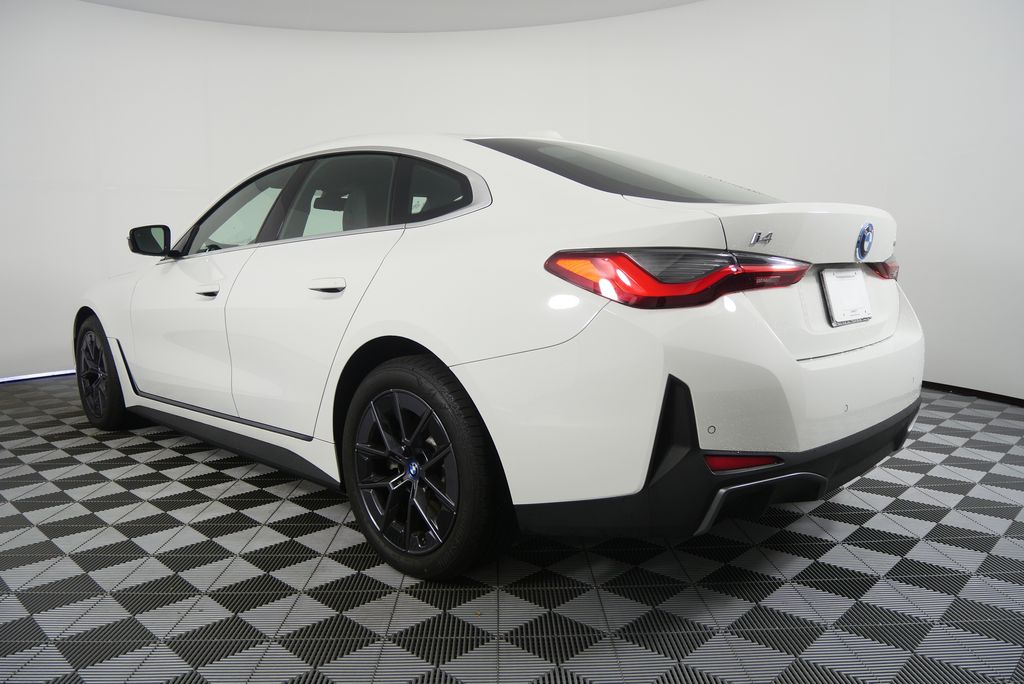 Thumbnail: 2022 BMW i4 - 5
