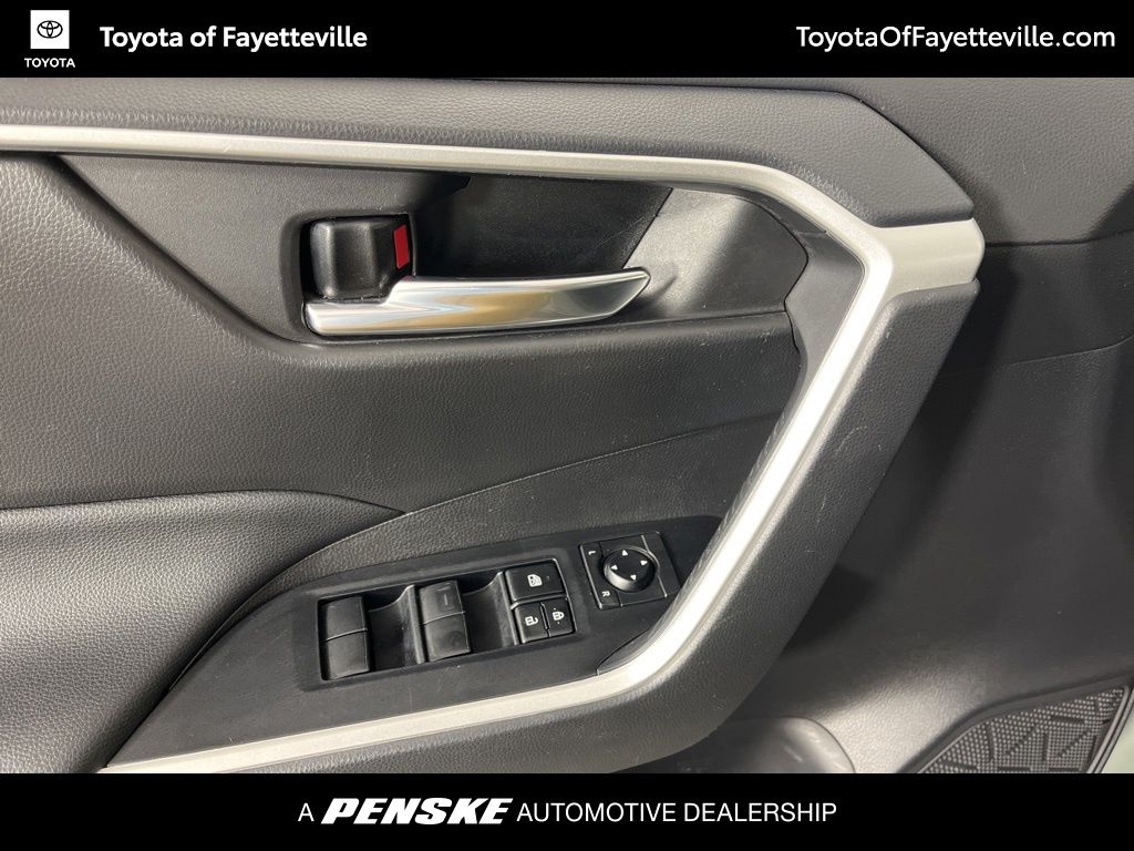 Thumbnail: 2021 Toyota RAV4 - 22