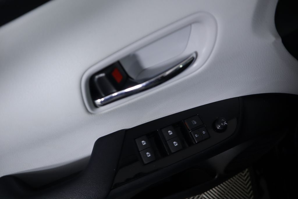 2016 Toyota Prius Four 23