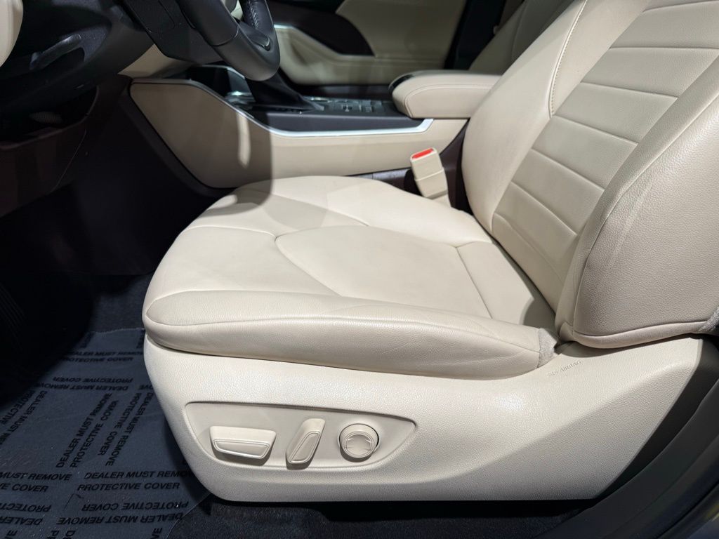 2022 Toyota Highlander XLE 14