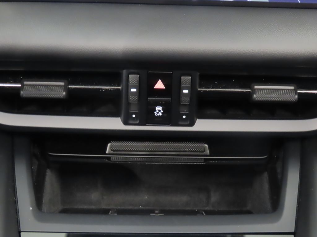 Thumbnail: 2025 Porsche Macan - 27