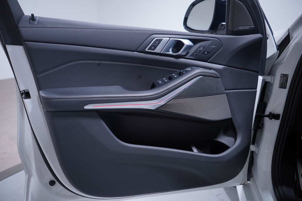 Thumbnail: 2021 BMW X5 - 16